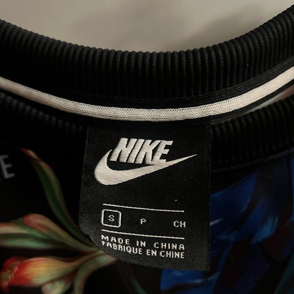 🌀$35🌀NIKE HOODIE ON SALE! - Picture 2 of 3